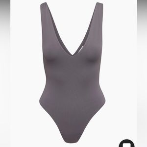 Aritzia babton v neck body suit
